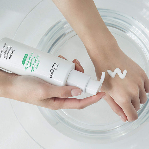 Safe me. Relief Moisture Cleansing Milk
